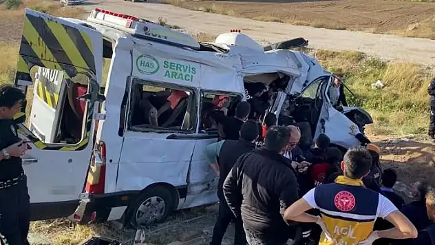 Aksaray'da kırmızı ışıkta geçerek 2 kişinin ölümüne sebep olan sürücü tutuklandı
