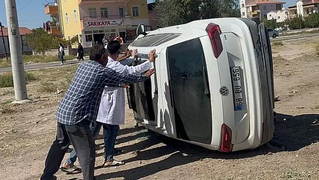 Aksaray'da kontrolden çıkan cip yan yattı: 1 yaralı
