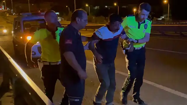 Aksaray'da köprüde intihara kalkışan şahsı devriye gezen polisler ikna etti
