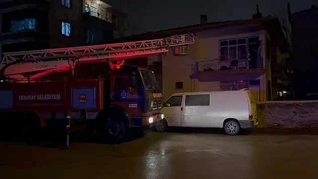 Aksaray'da korku dolu anlar! Komşularının yardımıyla oğlunu yanmaktan son anda kurtardı
