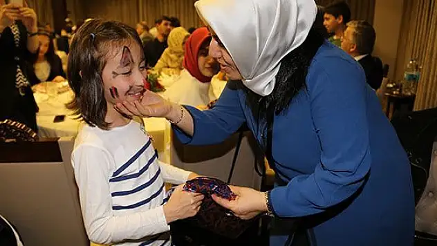 Aksaray'da koruyucu ailelere sertifikaları verildi