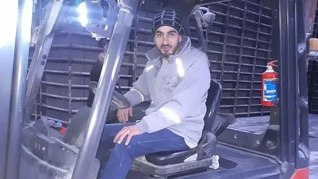 Aksaray'da kum karma makinesine düşen işçi feci şekilde can verdi
