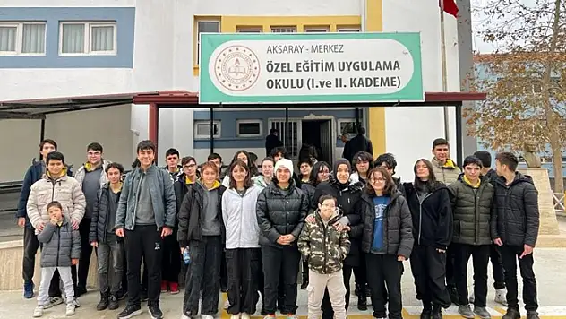 Aksaray'da lise öğrencileri özel öğrencilerle temizlik yapıp oyunlar oynadı
