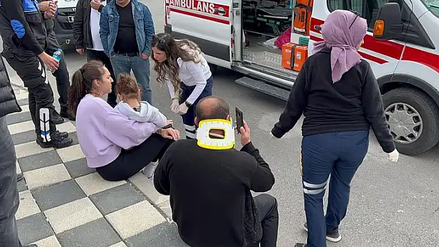 Aksaray'da milli voleybolcu ve kızı kazayı burnu kanamadan atlattı
