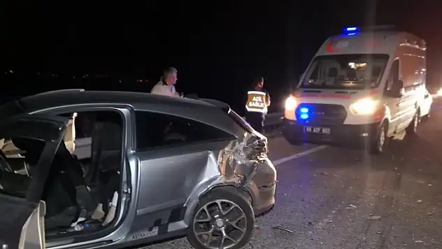 Aksaray'da minibüs otomobile arkadan çarptı: 5 yaralı
