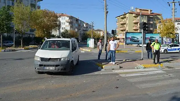 Aksaray'da minibüsler kavşakta çarpıştı: 5 yaralı
