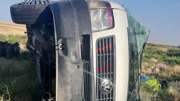 Aksaray'da minibüsün şarampole devrilmesi sonucu 6'sı çocuk 9 kişi yaralandı
