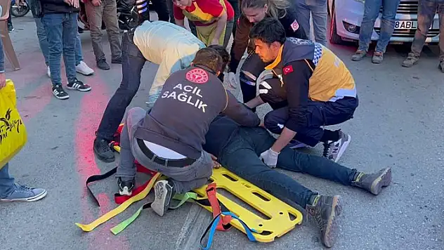 Aksaray'da motosikletle yayaya çarptı: 2 yaralı
