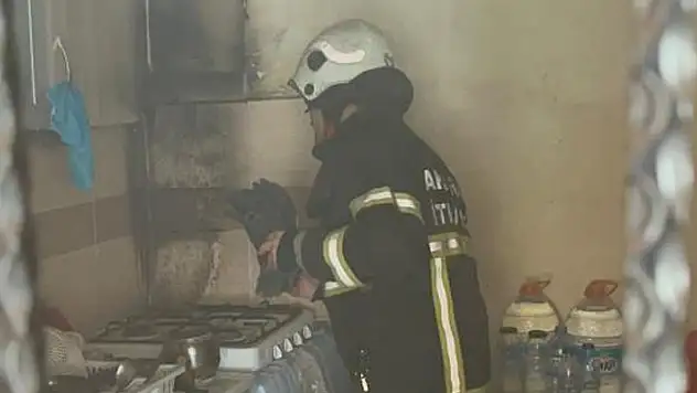 Aksaray'da ocakta unutulan yemek yangına neden oldu

