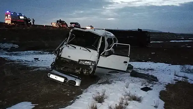 Aksaray'da öğrenci servisi kaza yaptı: 21 yaralı