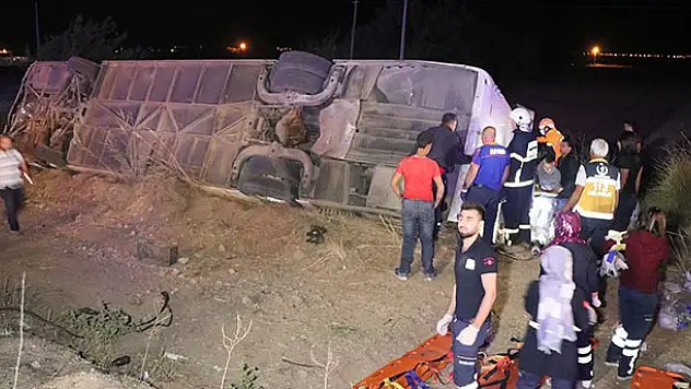 Aksaray'da otobüs şarampole devrildi: 6 ölü, 44 yaralı