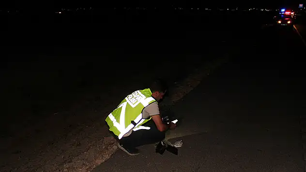 Aksaray'da otomobil, 4 kişinin bindiği Afganistan uyruklu ailenin motosikletine çarptı: 1 ölü, 3 yaralı

