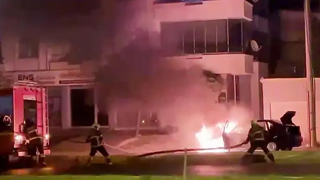 Aksaray'da otomobil alev alev yandı
