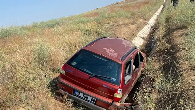 Aksaray'da otomobil bariyerlere çarptı, 4 kişi yaralandı
