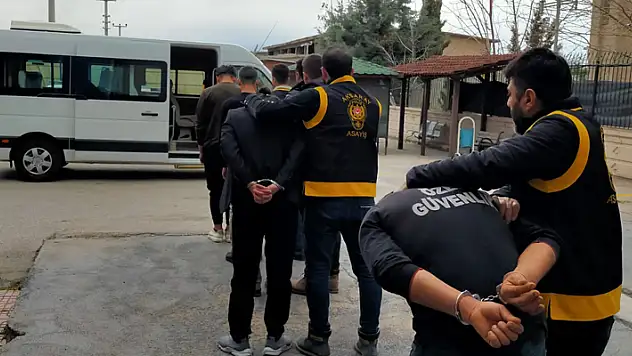Aksaray'da otomobil hırsızlığına karışan 5 şüpheli tutuklandı
