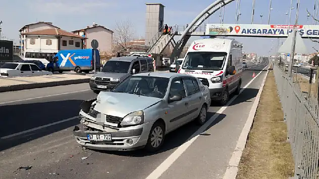 Aksaray'da otomobil kamyonete arkadan çarptı: 3 yaralı
