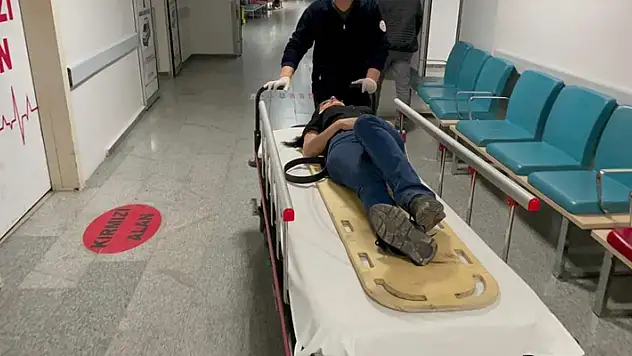 Aksaray'da otomobil şarampole devrildi: 2'si çocuk 4 kişi yaralandı
