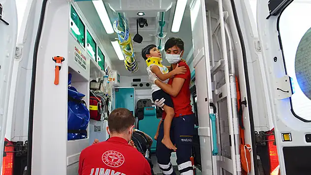 Aksaray'da otomobil şarampole devrildi: 5 yaralı
