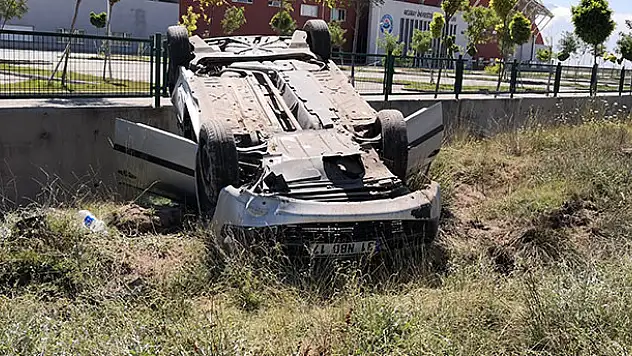 Aksaray'da otomobil şarampole takla attı: 3 yaralı