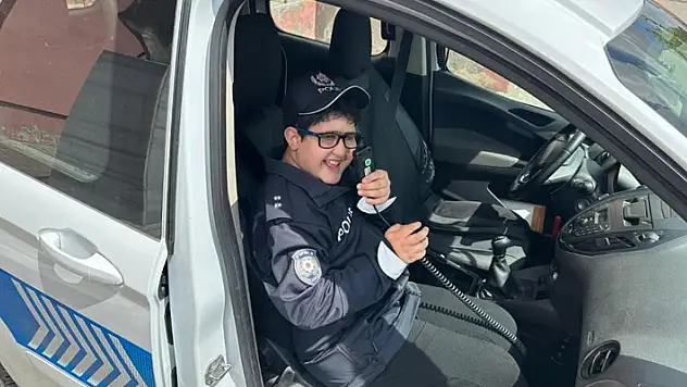 Aksaray'da özel çocuğun hayalini polis gerçekleştirdi
