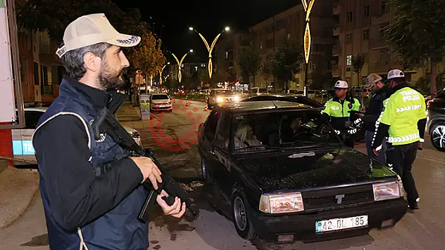 Aksaray'da polis uzun namlulu silahlarla 'şok' uygulama yaptı
