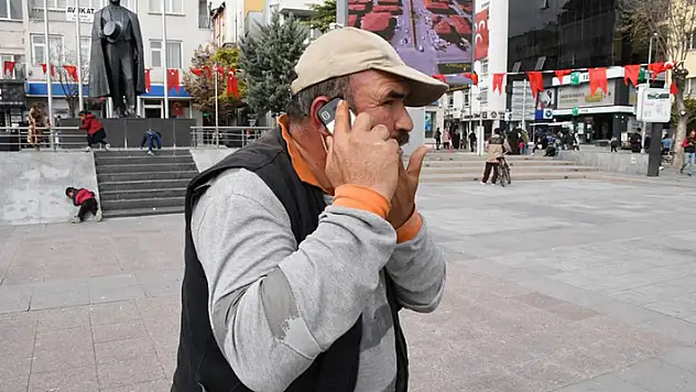 Aksaray'da polisin dikkati, telefonla dolandırıcılığı son anda önledi
