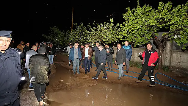 Aksaray'da sağanak, su baskınlarına neden oldu
