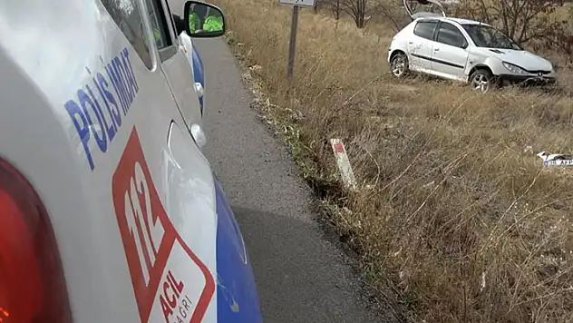 Aksaray'da şarampole düşen otomobilde baba ve 11 yaşındaki oğlu yaralandı
