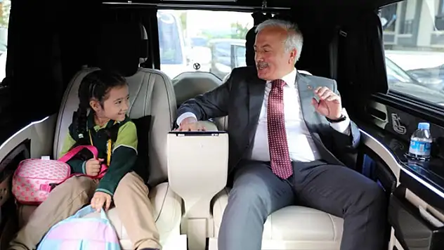 Aksaray'da, Şehit Uzman Çavuş'un kızını okula Vali götürdü