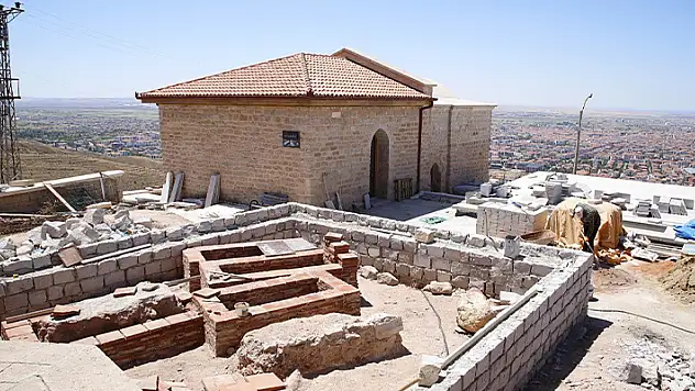 Aksaray'da Selçuklu dönemine ait 5 mezar bulundu
