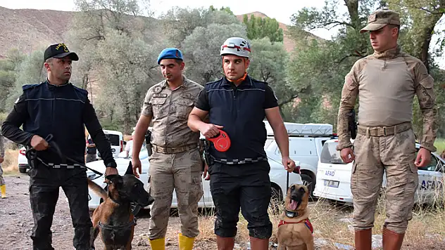 Aksaray'da selde kaybolan bebeği arama çalışmaları sürüyor
