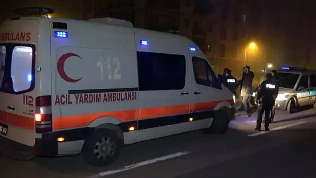 Aksaray'da sinir krizi geçiren eşinden korkan kadın camdan atladı
