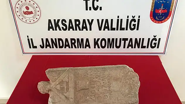 Aksaray'da tarihi mezar taşı satmaya çalışan kişi jandarmaya yakalandı