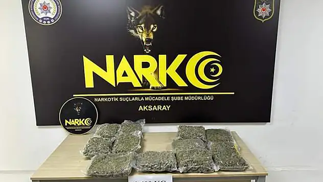 Aksaray'da tekstil malzemesi yüklü kamyonda 9 kilo 400 gram skunk ele geçirildi
