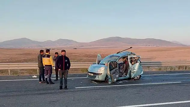 Aksaray'da tır hafif ticari araca çarptı: 2 ölü, 1 yaralı
