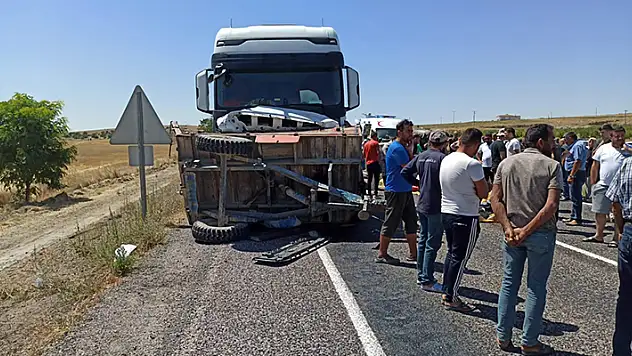Aksaray'da tır ile traktör çarpıştı, 1 kişi öldü, 1 kişi yaralandı
