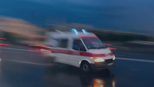 Aksaray'da tırla çarpışan hafif ticari araçtaki 6 kişi yaralandı
