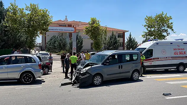 Aksaray'da trafik kazasında 3 kişi yaralandı
