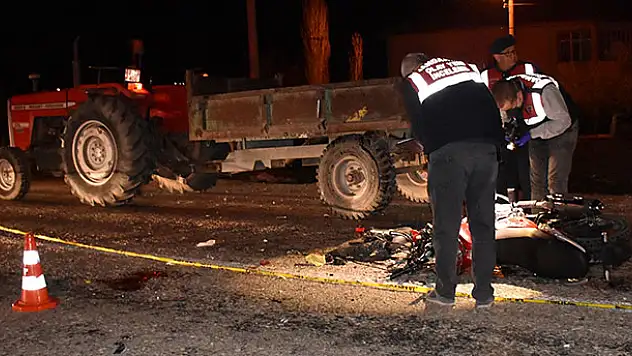 Aksaray'da traktör römorkuna çarpan motosikletin sürücüsü öldü