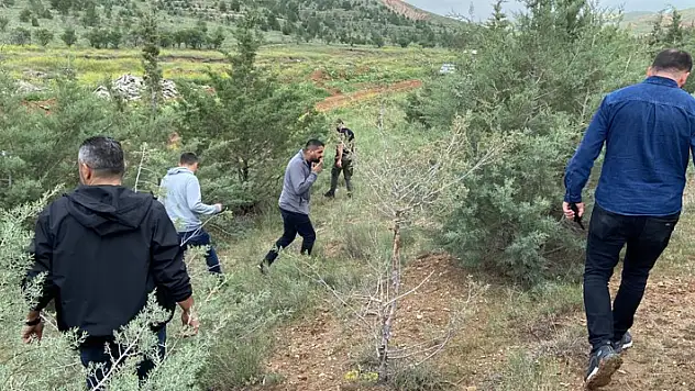 Aksaray'da uyuşturucu satıcıları ile polis kovalamacası
