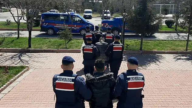 Aksaray'da uyuşturucu tacirlerine suçüstü baskın: 3 tutuklama
