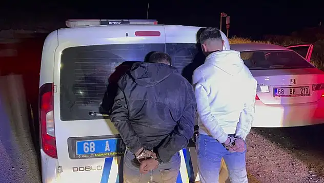 Aksaray'da uyuşturucudan girdikleri cezaevinden izinli çıkan 2 kişi, uyuşturucuyla polisten kaçtı 
