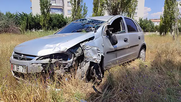 Aksaray'da virajı alamayan otomobil şarampole düştü: 1 yaralı
