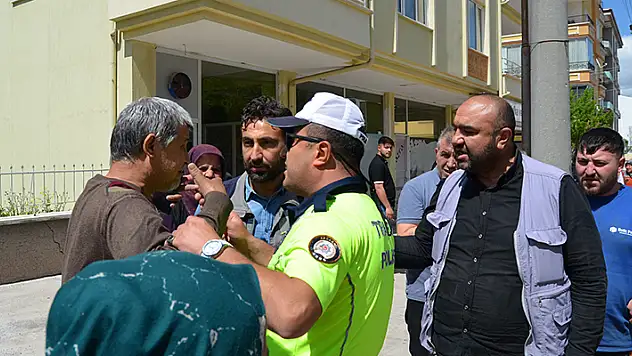 Aksaray'da yaralı çocuğun dedesi, torununa çarpan sürücü zannedip, yardım eden kişiye saldırdı

