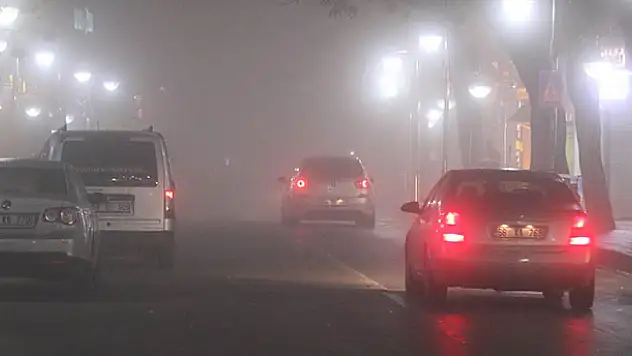 Aksaray'da yoğun sis trafiği olumsuz etkiliyor