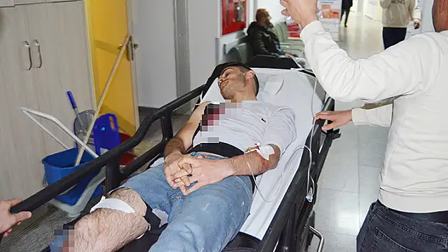 Aksaray'da yol verme tartışmasında 4 Afgan'ın bıçaklı saldırısına uğrayan 2 genç yaralandı
