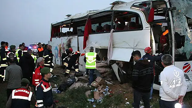 Aksaray'da yolcu otobüsü şarampole devrildi: 4 ölü, 37 yaralı