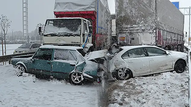 Aksaray'da zincirleme trafik kazası: 6 yaralı