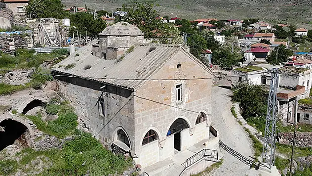 Aksaray'daki 244 yıllık kiliseden çevrilen cami, imam bekliyor
