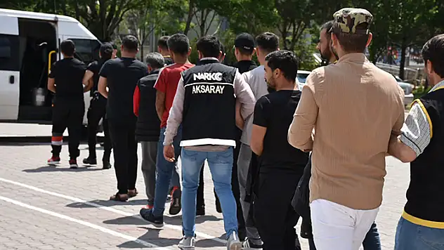 Aksaray'daki asayiş uygulamalarında gözaltına alınan 8 kişi tutuklandı
